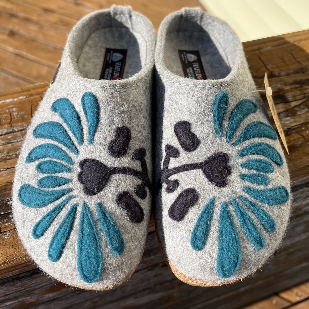 ⭐️ RARE⭐️ NWT Haflinger 38 Grizzly Blooming Blue Clog Slipper floral
